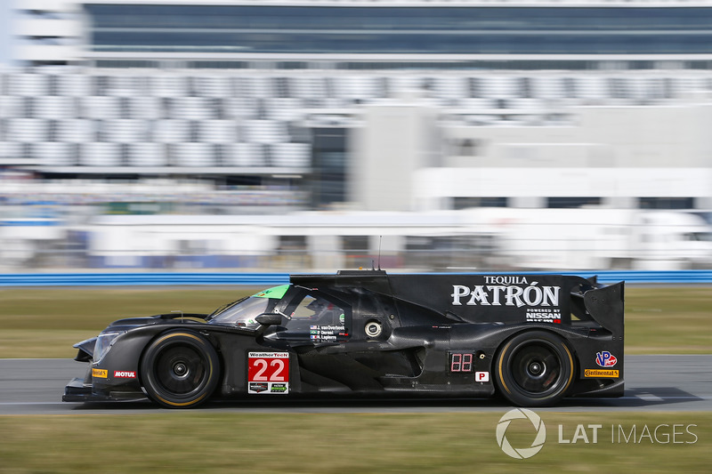 #22 Tequila Patron ESM Nissan DPi, P: Pipo Derani, Johannes van Overbeek, Nicolas Lapierre