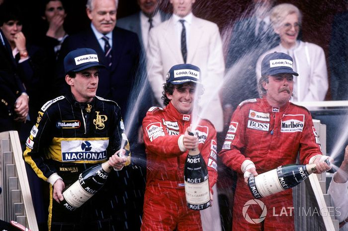 Podio: ganador de la carrera Alain Prost, McLaren, segundo lugar Keke Rosberg, McLaren, tercer lugar Ayrton Senna, Lotus