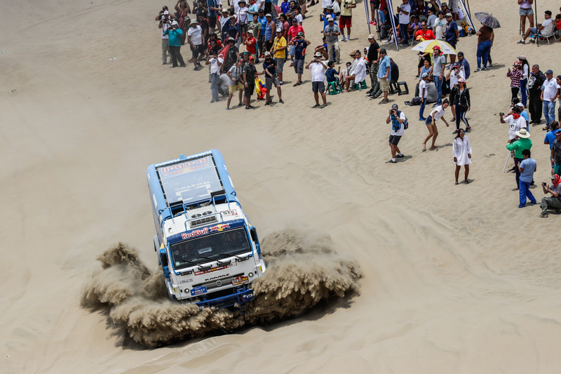 #515 Team Kamaz Master: Anton Shibalov, Dmitri Nikitin e Ivan Romanov