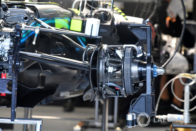 Mercedes-AMG F1 W09 ön fren