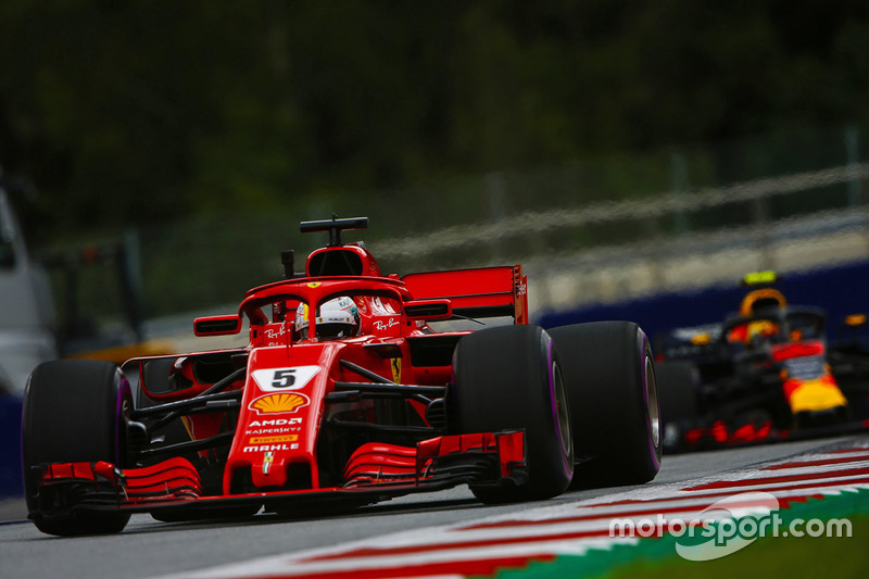 Sebastian Vettel, Ferrari SF71H, y Max Verstappen, Red Bull Racing RB14