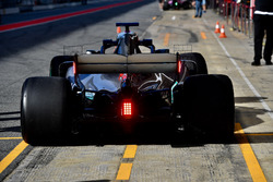 Lewis Hamilton, Mercedes-AMG F1 W09 with lights on rear wing