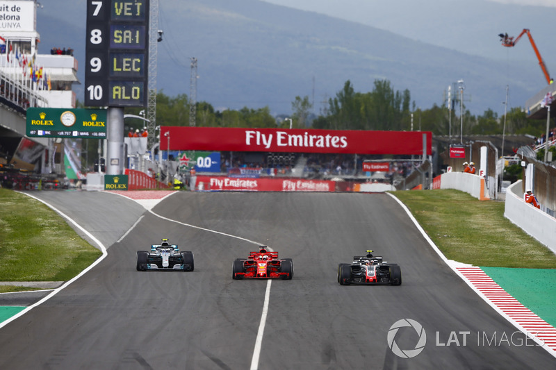 Кевин Магнуссен, Haas F1 Team VF-18, Себастьян Феттель, Ferrari SF71H, и Валттери Боттас, Mercedes AMG F1 W09