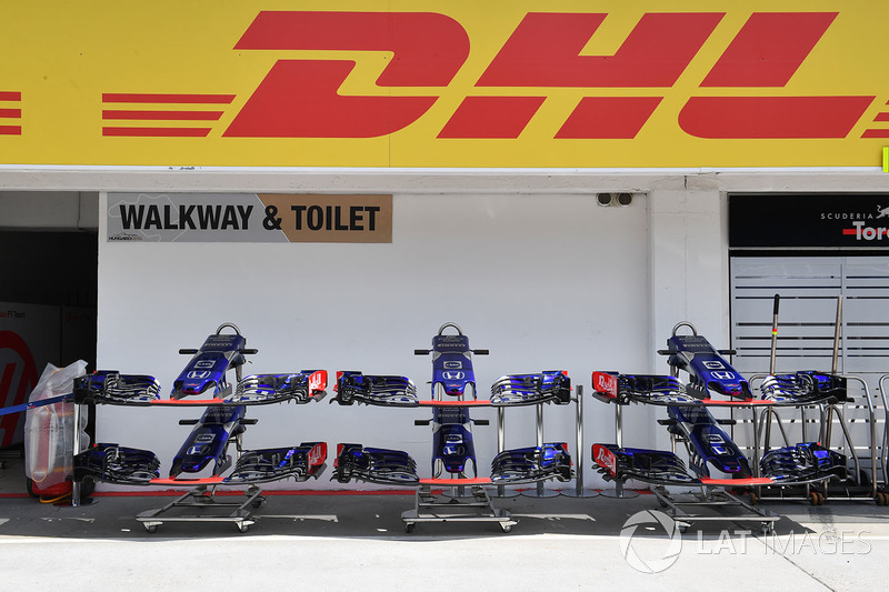 Sayap depan Scuderia Toro Rosso STR13