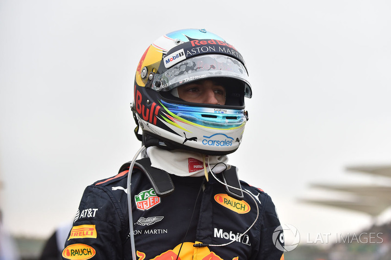 Daniel Ricciardo, Red Bull Racing detenido en la pista en la PL3