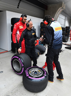 Ferrari ve Pirelli mühendisleri