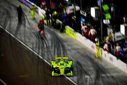 Simon Pagenaud, Team Penske Chevrolet pitstop