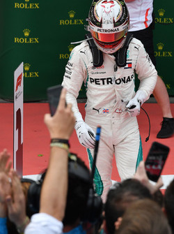 Yarış galibi Lewis Hamilton, Mercedes-AMG F1 W09 EQ Power+, parc ferme