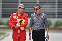 Руководитель Ferrari Маурицио Арривабене и глава Haas F1 Team Гюнтер Штайнер