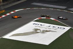 Kevin Magnussen, Haas F1 Team VF-18, Nico Hulkenberg, Renault Sport F1 Team R.S. 18 and Fernando Alonso, McLaren MCL33