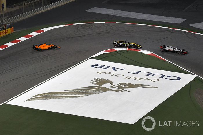 Kevin Magnussen, Haas F1 Team VF-18, Nico Hulkenberg, Renault Sport F1 Team R.S. 18 y Fernando Alonso, McLaren MCL33