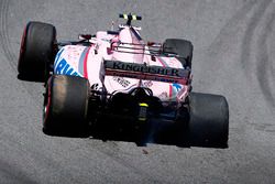 Esteban Ocon, Sahara Force India F1 VJM10, intenta llegar a pits