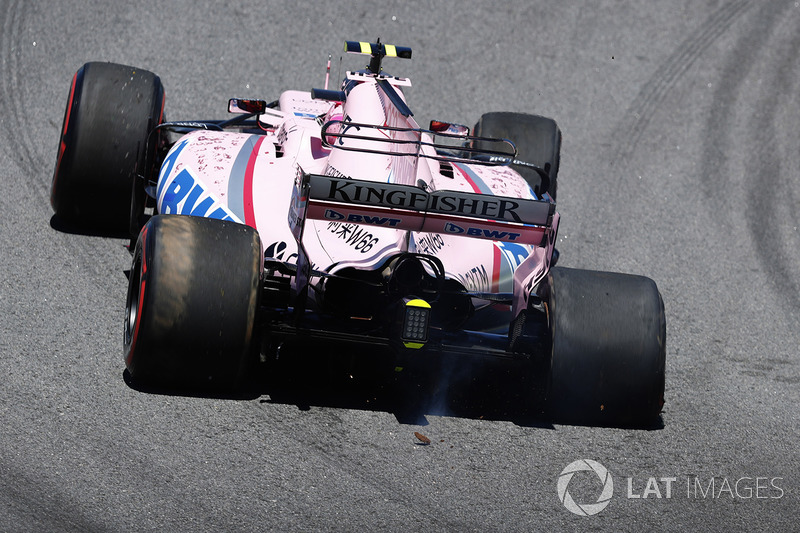 Esteban Ocon, Sahara Force India F1 VJM10, intenta llegar a pits