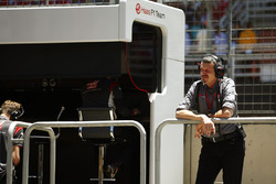 Guenther Steiner, Team Principal, Haas F1 Team, on the pit wall