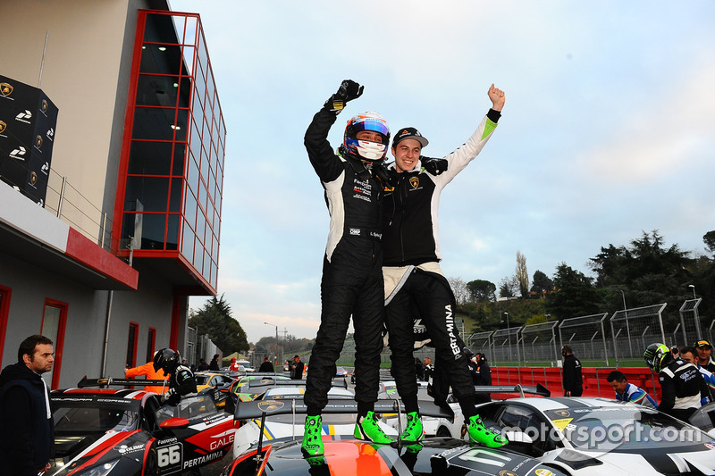 I vincitori della gara #17 Antonelli Motorsport: Loris Spinelli, Mikael Grenier