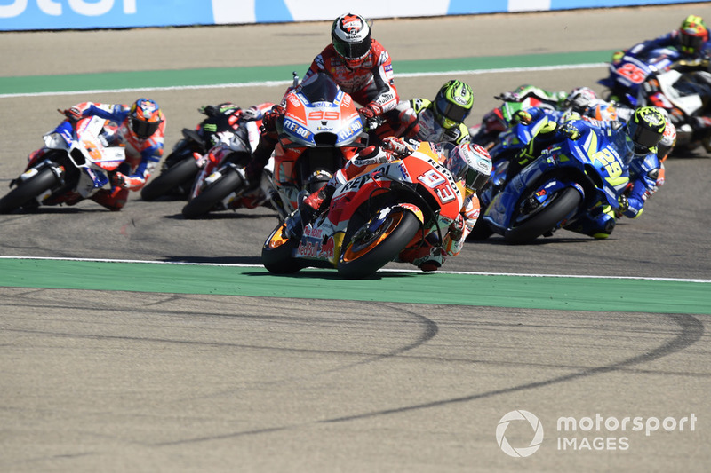 Jorge Lorenzo se lesionó el pie derecho tras caerse en la salida del GP de Aragón