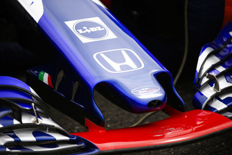 Un logo Honda sur le nez d'une Toro Rosso
