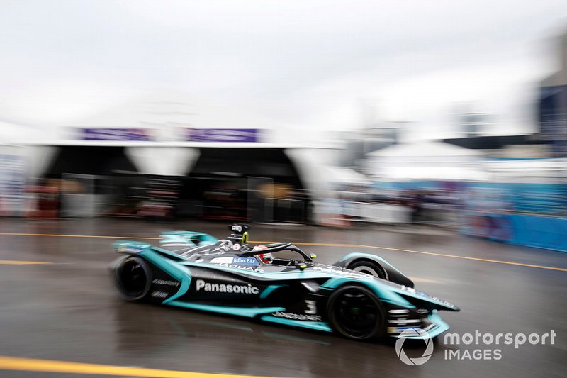 Nelson Piquet Jr., Panasonic Jaguar Racing, Jaguar I-Type 3 passes through the pit lane