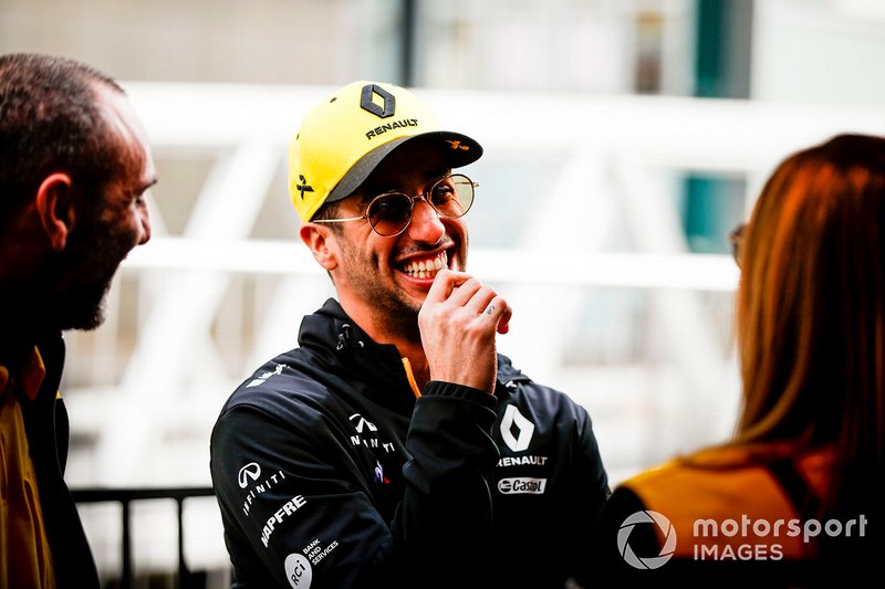Daniel Ricciardo, Renault on the way to the Federation Square event