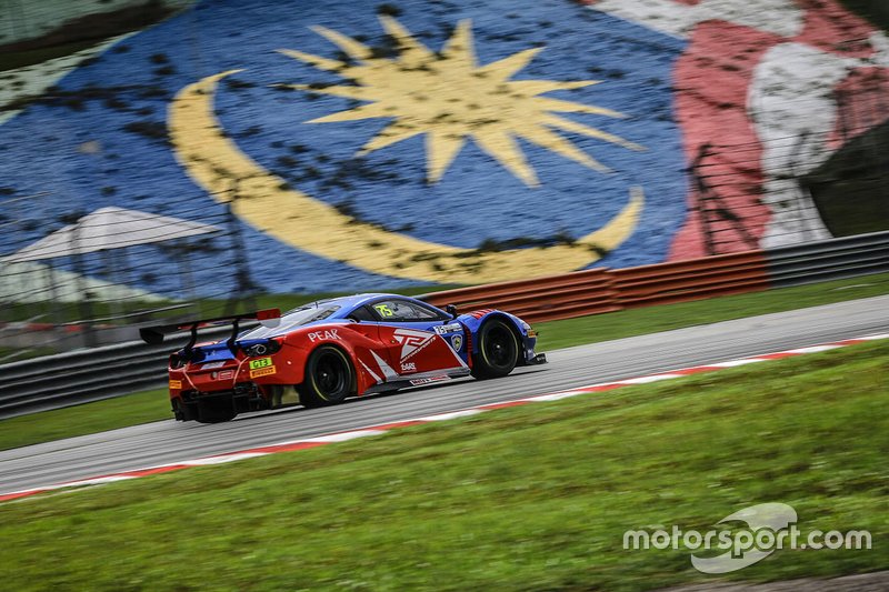 #75 T2 Motorsports Ferrari 488 GT3: David Tjiptobiantoro, Rio Haryanto