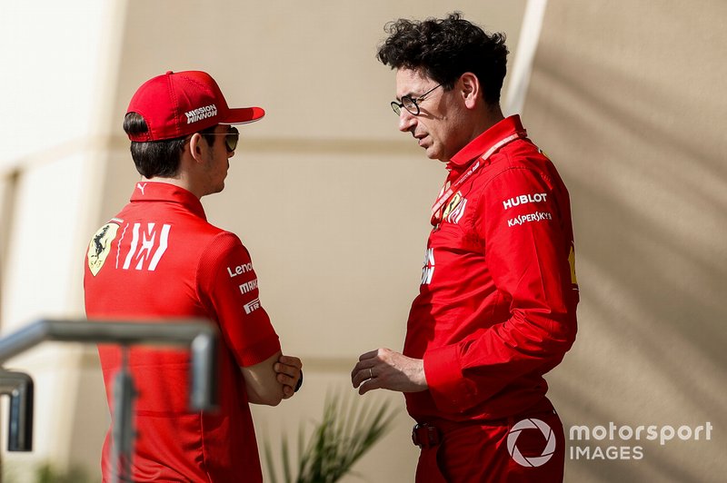Mattia Binotto explicou depois: "Eu entendo o sentimento de Charles, é uma pena para ele. Mas naquela fase da corrida as Mercedes estavam um pouco mais rápidas, acho que simplesmente tentamos dar a Sebastian uma chance e ver se poderíamos ter igualado o ritmo deles, que era fundamental.”