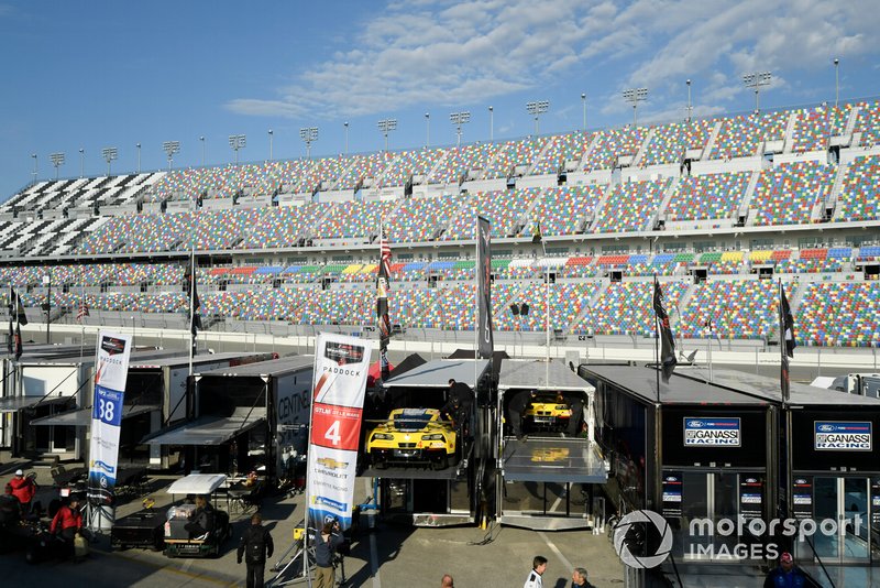 #4 Corvette Racing Corvette C7.R, GTLM: Oliver Gavin, Tommy Milner, Marcel Fassler, #3 Corvette Racing Corvette C7.R, GTLM: Jan Magnussen, Antonio Garcia, Mike Rockenfeller