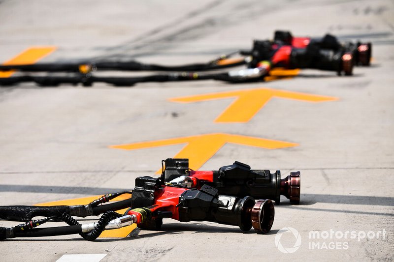 Wheel guns in the pit lane