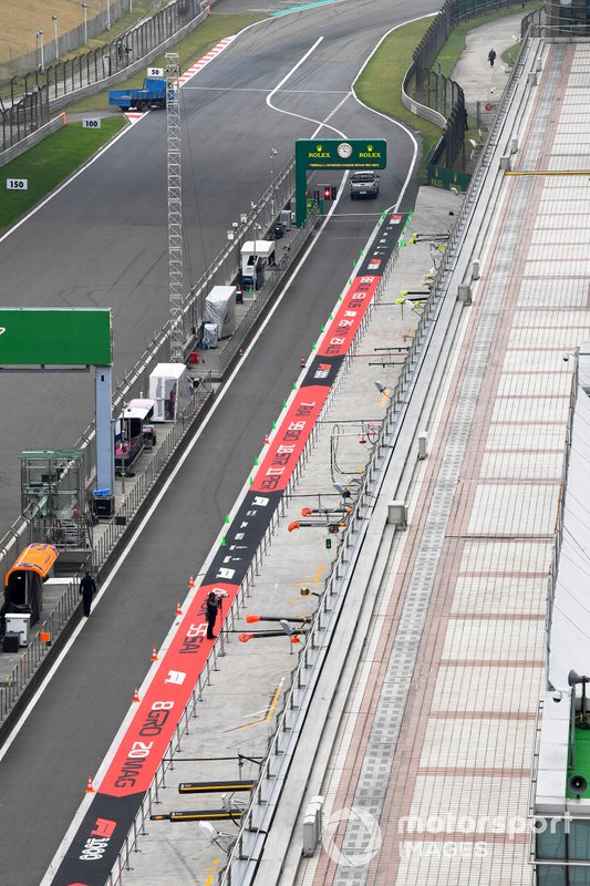 1000th Race Branding in pit lane