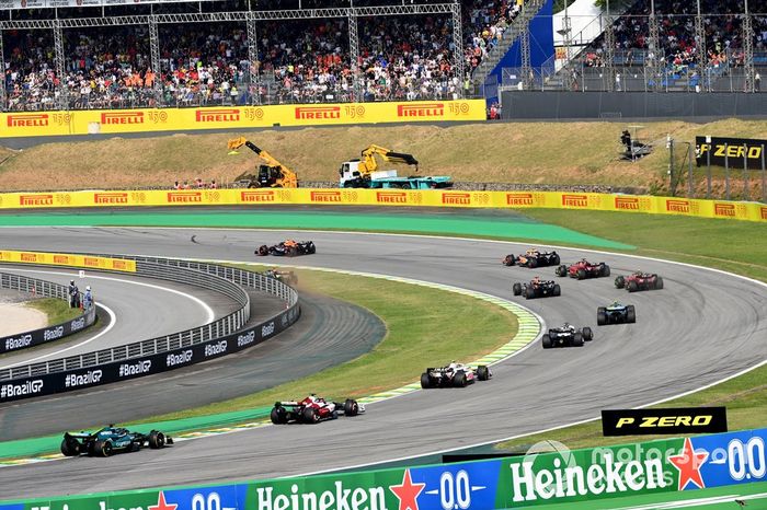 Sergio Pérez, Red Bull Racing RB18, Lando Norris, McLaren MCL36, Charles Leclerc, Ferrari F1-75, Max Verstappen, Red Bull Racing RB18, Carlos Sainz, Ferrari F1-75