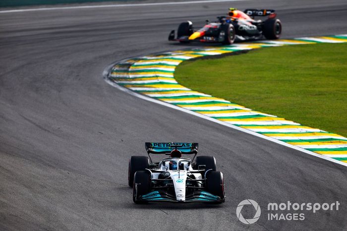 George Russell, Mercedes W13, Sergio Pérez, Red Bull Racing RB18