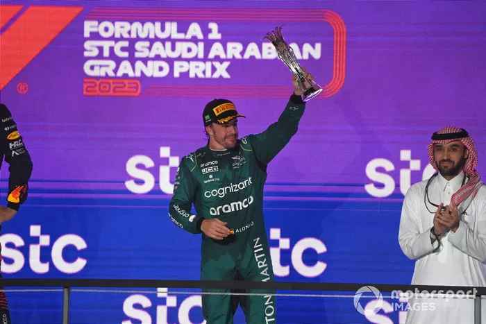 Podio: tercer lugar Fernando Alonso, Aston Martin F1 Team antes de ser sancionado 