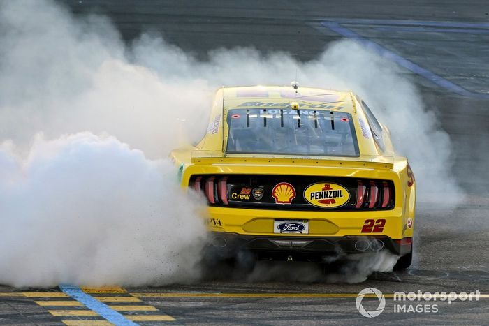 El Campeón de la Copa Nascar Joey Logano, Equipo Penske, Ford Mustang