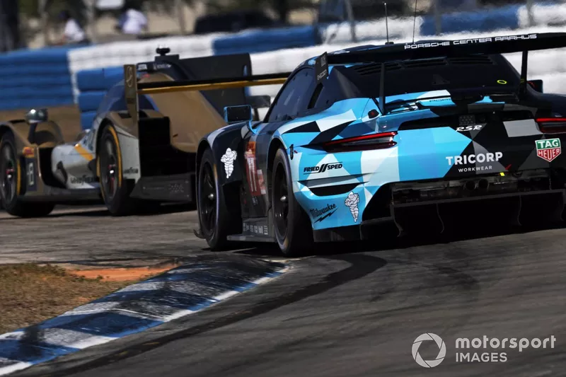 #77 Dempsey-Proton Racing Porsche 911 RSR - 19: Christian Ried, Mikkel Pedersen, Julien Andlauer