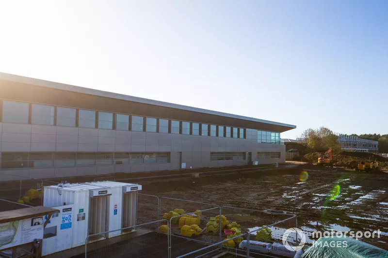 Visita a la fábrica de Aston Martin en Silverstone