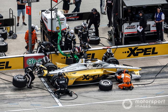 Scott McLaughlin, Team Penske Chevrolet, pit stop.
