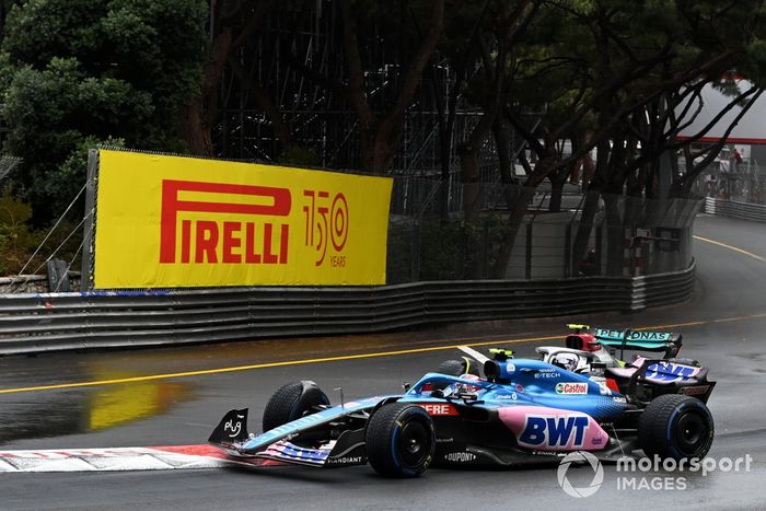 Lewis Hamilton, Mercedes W13, hace contacto con Esteban Ocon, Alpine A522