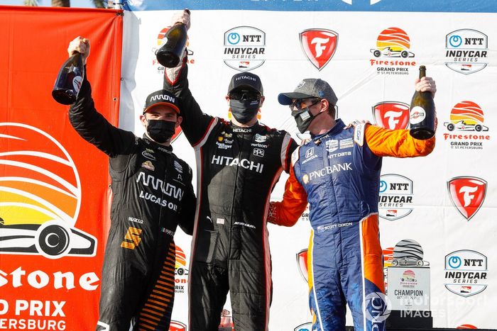 Podio: Ganador de la carrera Josef Newgarden, Team Penske Chevrolet, segundo lugar Patricio O'Ward, Arrow McLaren SP Chevrolet, y tercer lugar Scott Dixon, Chip Ganassi Racing Honda
