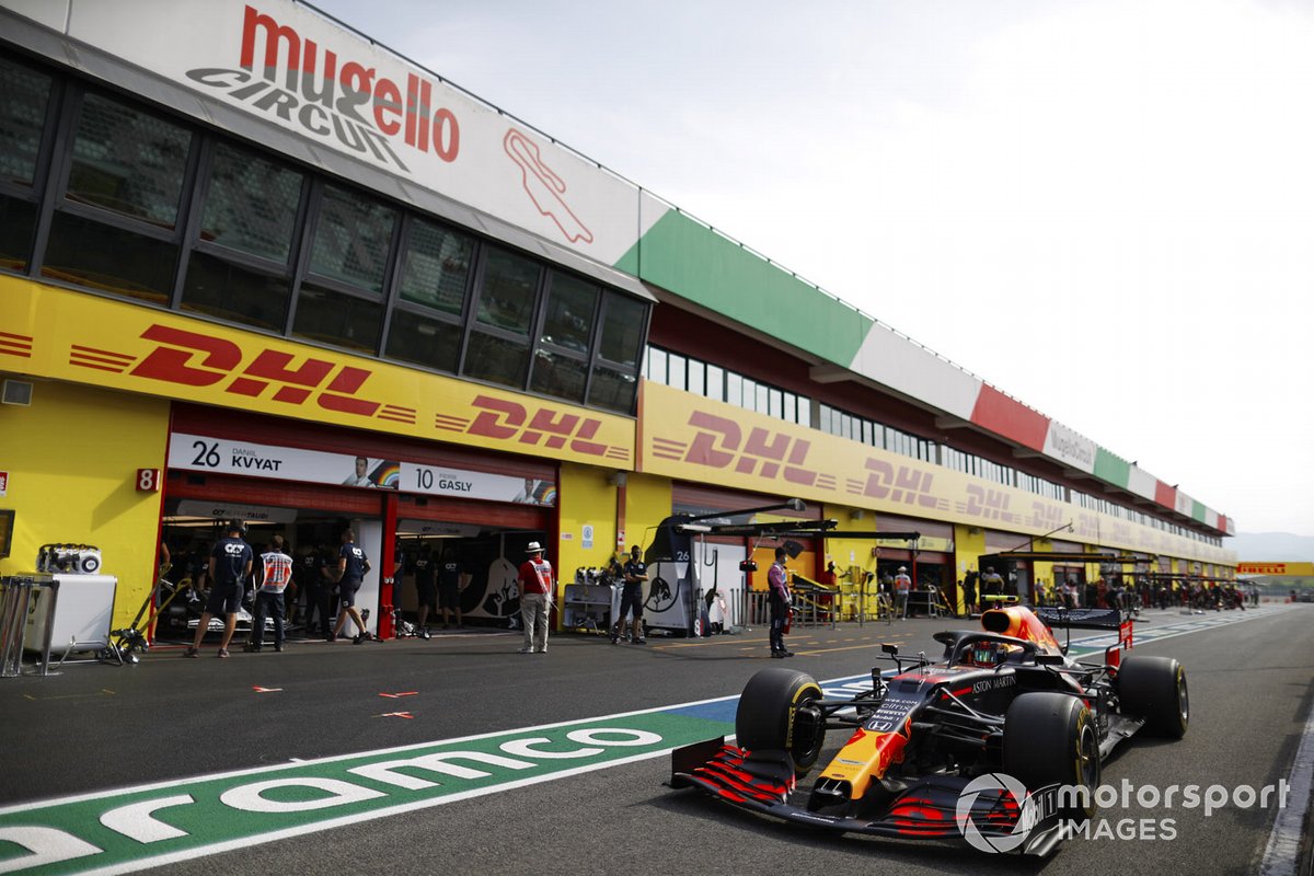 Alex Albon, Red Bull Racing RB16, in pit lane
