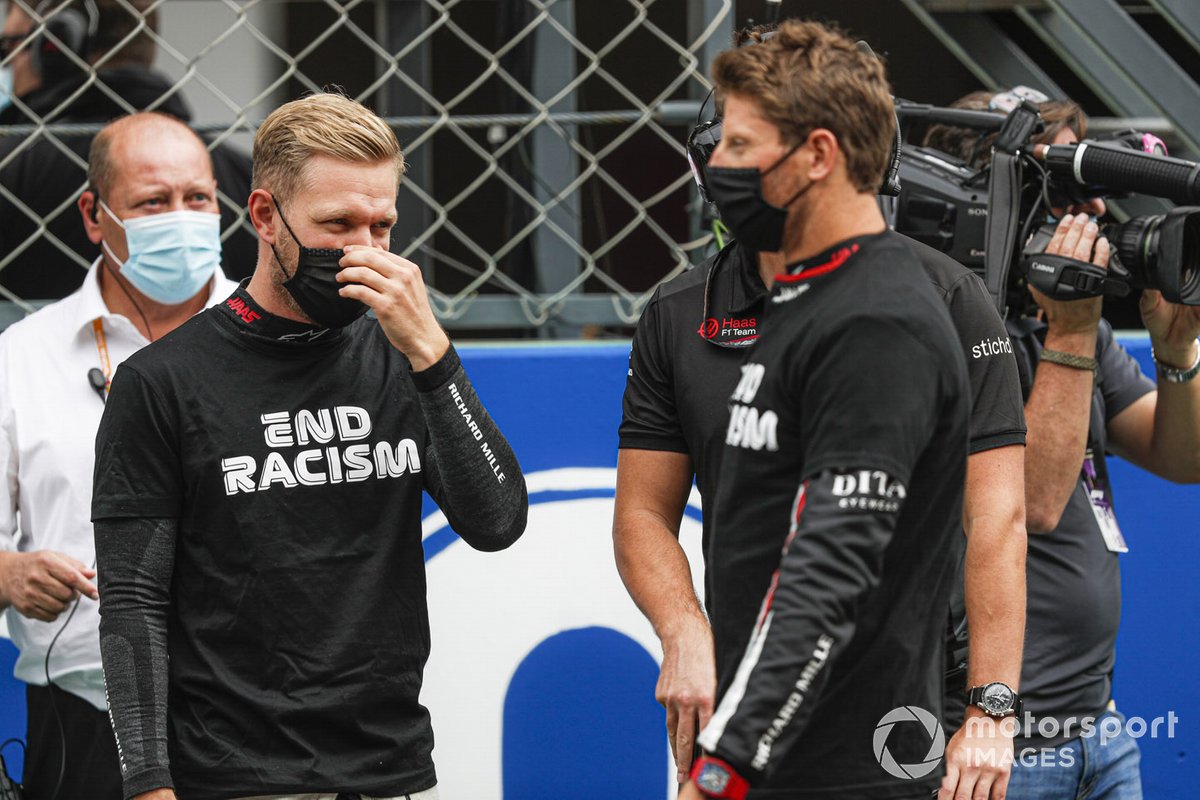 Kevin Magnussen, Haas F1, e Romain Grosjean, Haas F1, sulla griglia di partenza