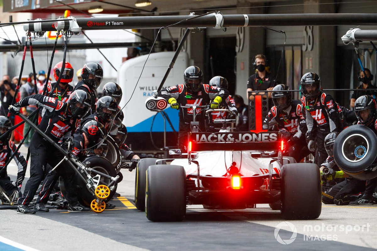 Romain Grosjean, Haas VF-20, pit stop