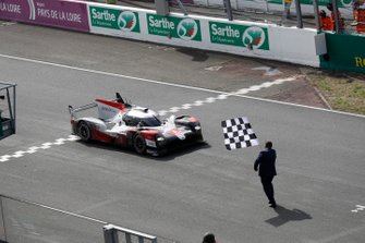 Race winner #8 Toyota Gazoo Racing Toyota TS050: Sébastien Buemi, Kazuki Nakajima, Brendon Hartley