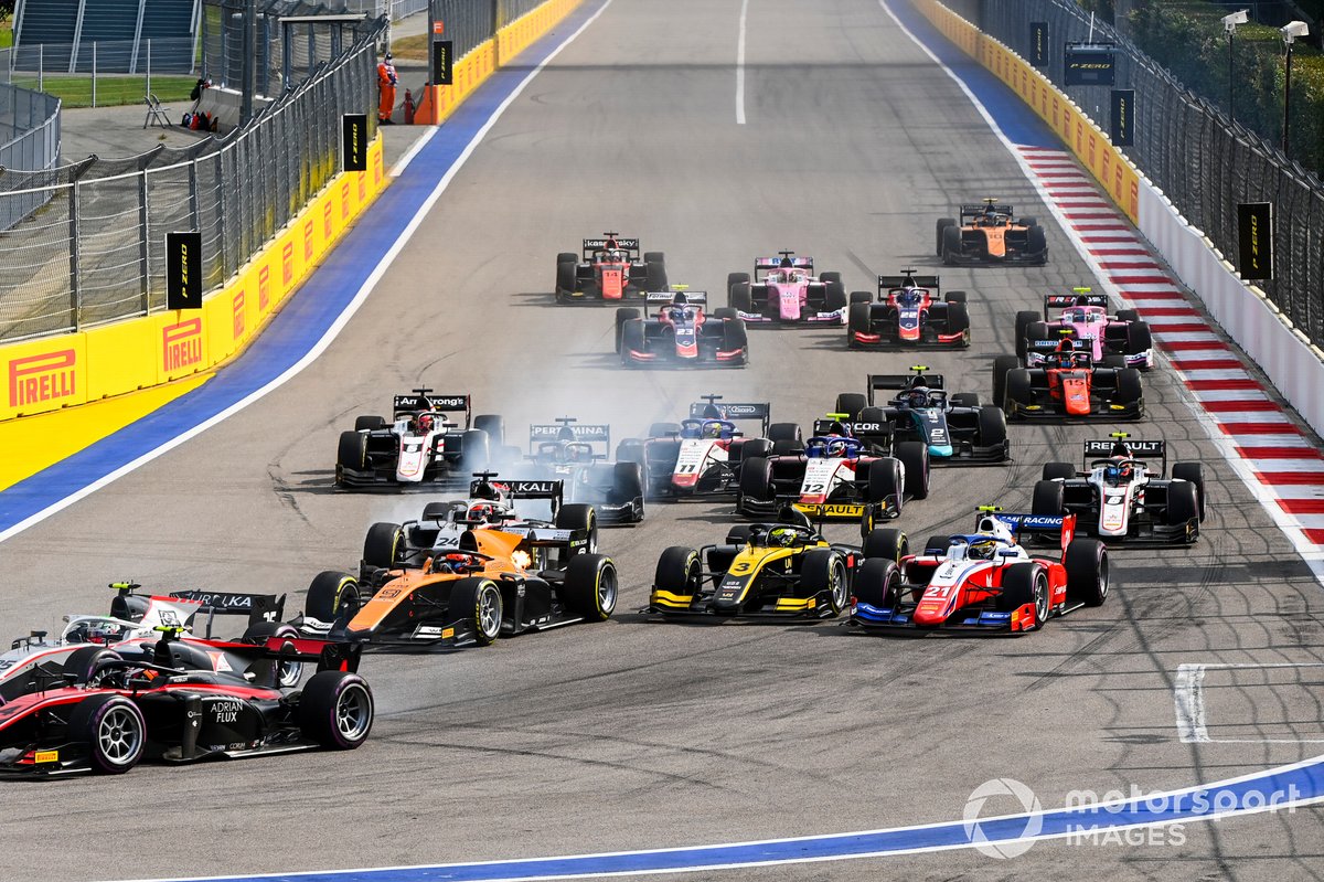 Robert Shwartzman, Prema Racing, Guanyu Zhou, UNI-Virtuosi, Nikita Mazepin, Hitech Grand Prix al inicio