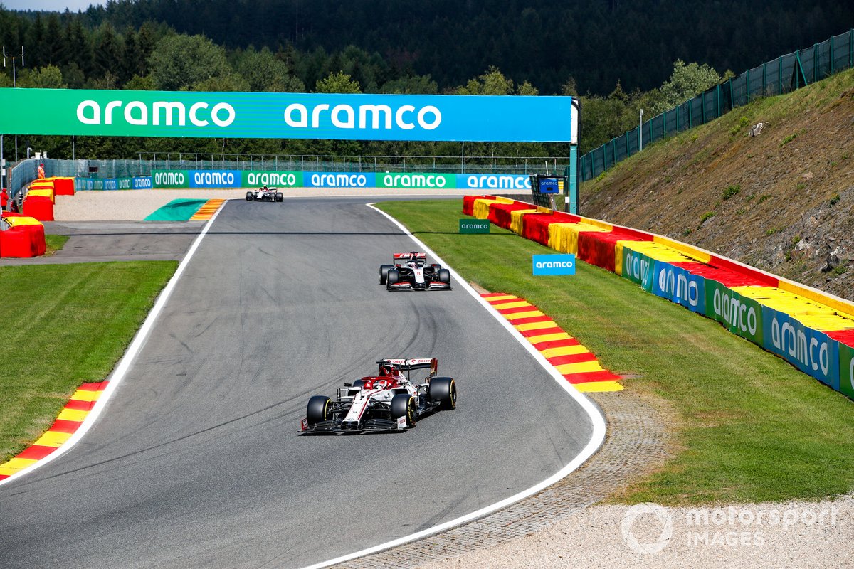 Kimi Raikkonen, Alfa Romeo Racing C39, Romain Grosjean, Haas VF-20
