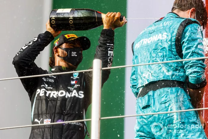 Podio: ganador de la carrera Lewis Hamilton, Mercedes-AMG F1