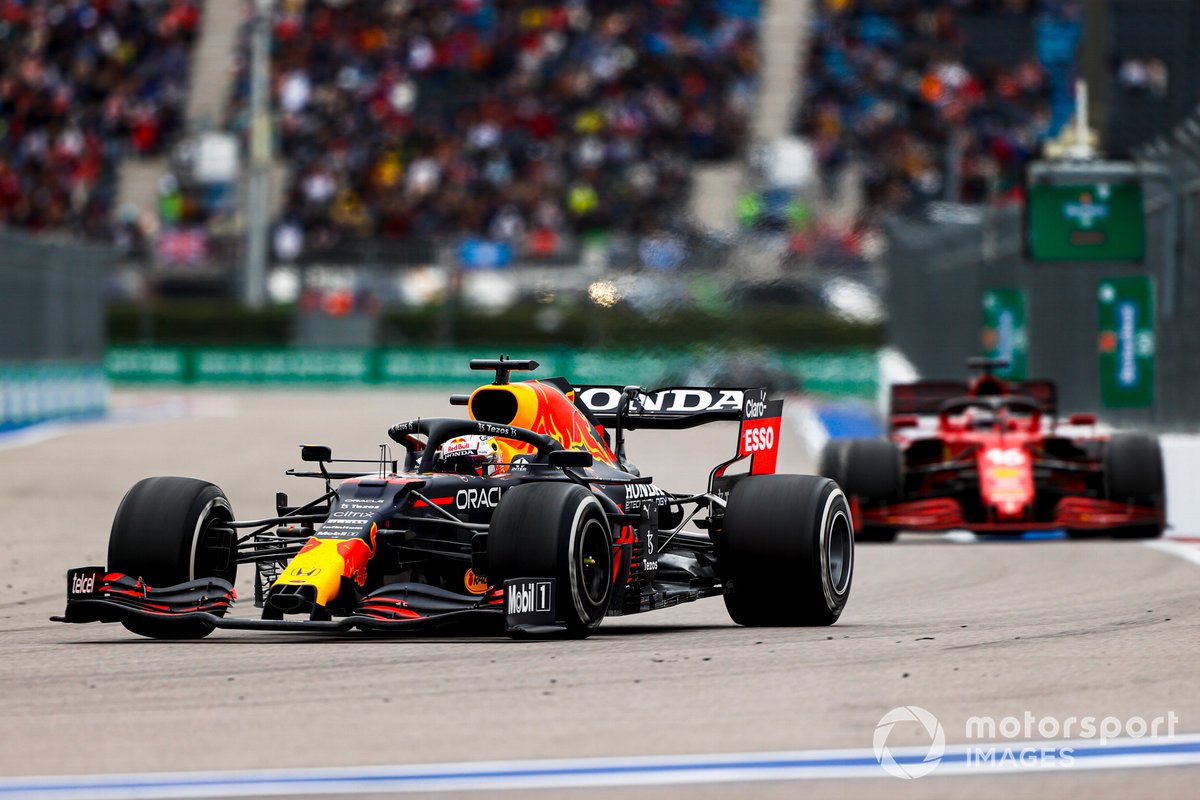 Max Verstappen, Red Bull Racing RB16B, Charles Leclerc, Ferrari SF21