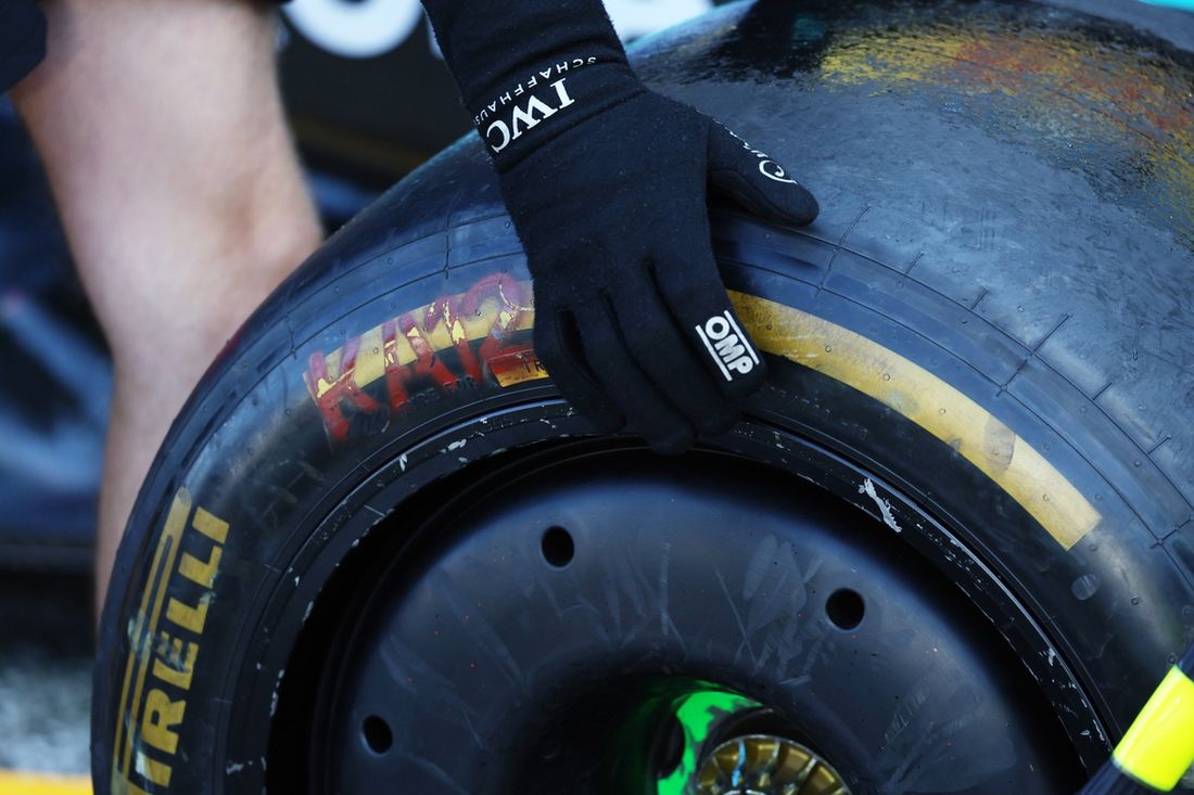 Opona gotowa w pitlane