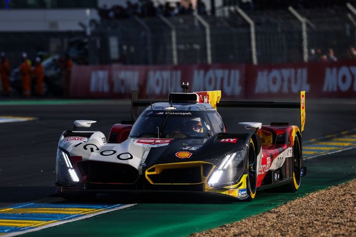 #20 BMW M Team WRT BMW M Hybrid V8: René Rast, Robin Frijns, Sheldon Van Der Linde