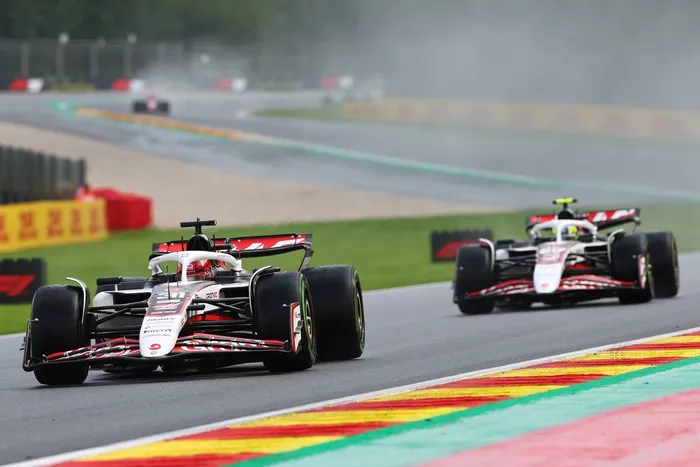 Esteban Ocon, Haas F1 Team, Oliver Bearman, Haas F1 Team