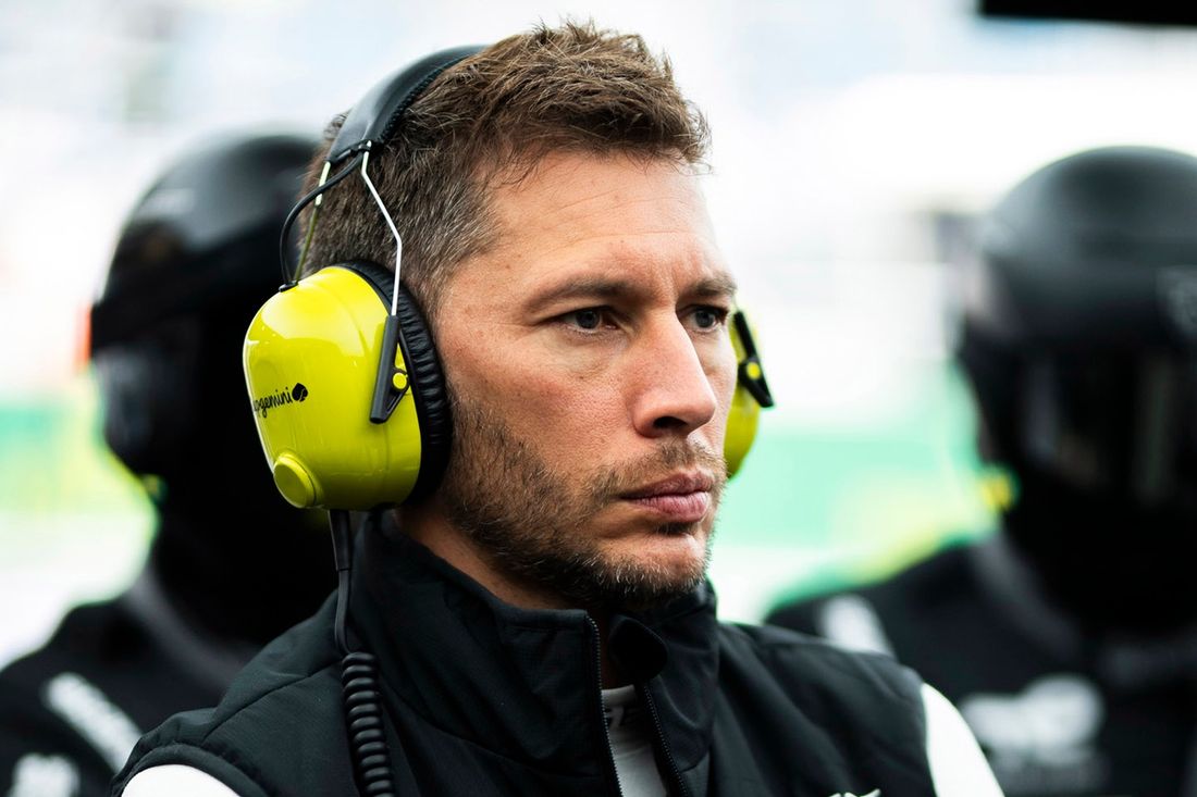 #94 Peugeot Totalenergies Peugeot 9X8: Loic Duval