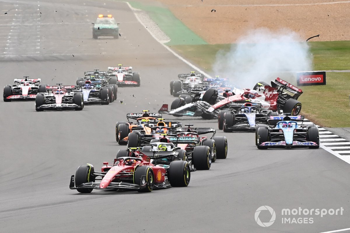 Photos L'impressionnant crash de Zhou Guanyu à Silverstone